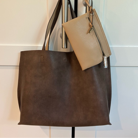 Street Level Reversible Tote w/ Wrislet - Picture 1 of 4